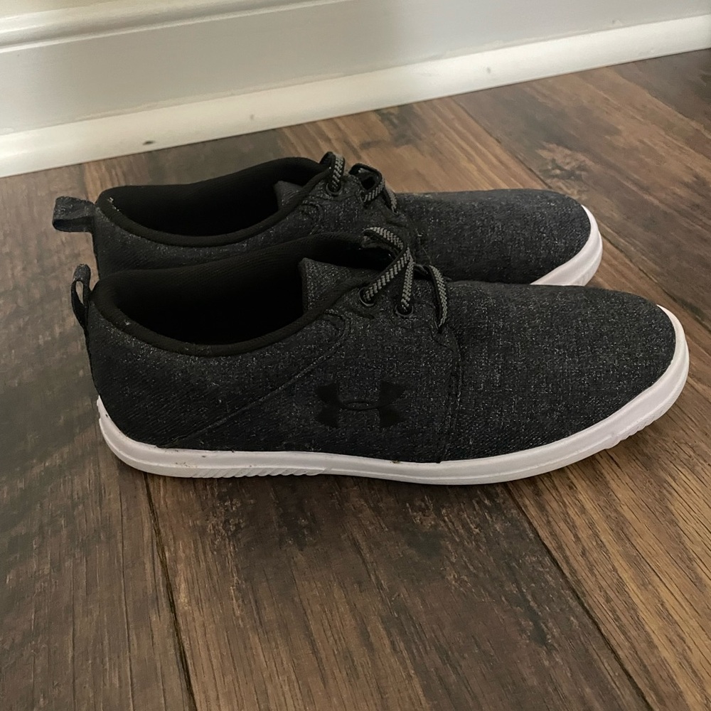 Under Armour casual shoe size 3.5 youth